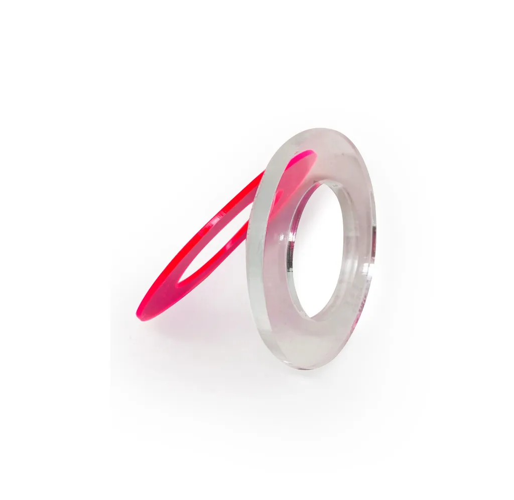 Toshi_Bracalet_Transp_Fucs_02_def.webp